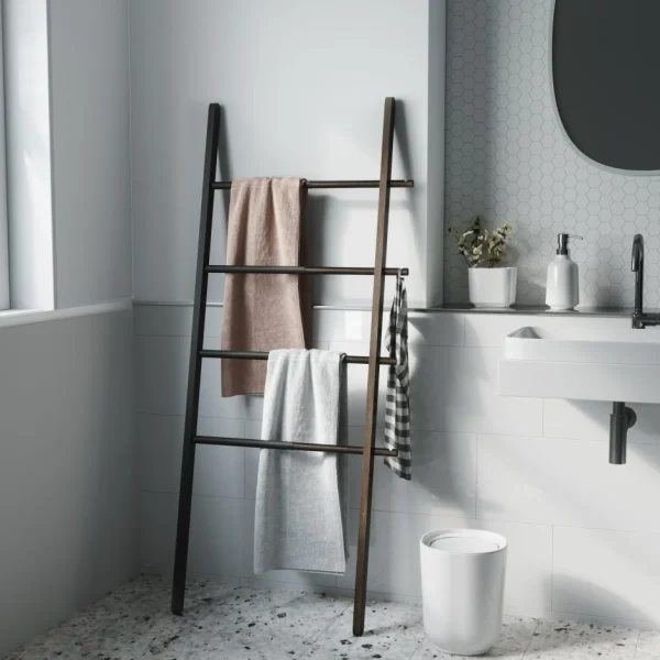 Umbra Extendable Ladder - Hub* Organization