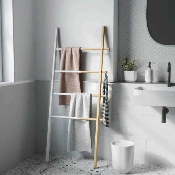 Umbra Extendable Ladder - Hub* Organization