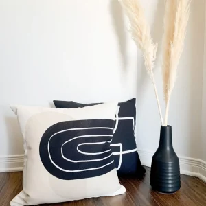 Les textiles Patlin Kozy Cushion - Black Arch* Cushions