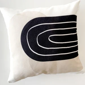Les textiles Patlin Kozy Cushion - Black Arch* Cushions