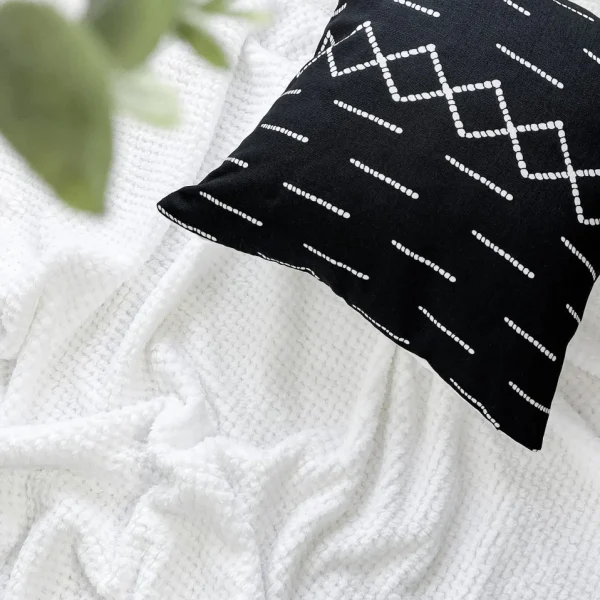 Agence K Kozy Textured Throw - White* Throws