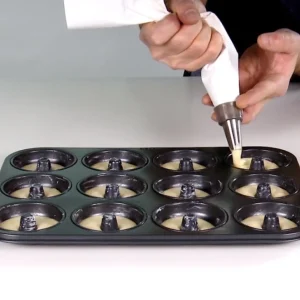 Ricardo - Donut Mould* Preparation & Cooking