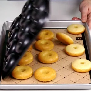 Ricardo - Donut Mould* Preparation & Cooking